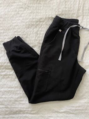 FIGS- Zamora Jogger Scrub Pants. Black, size small